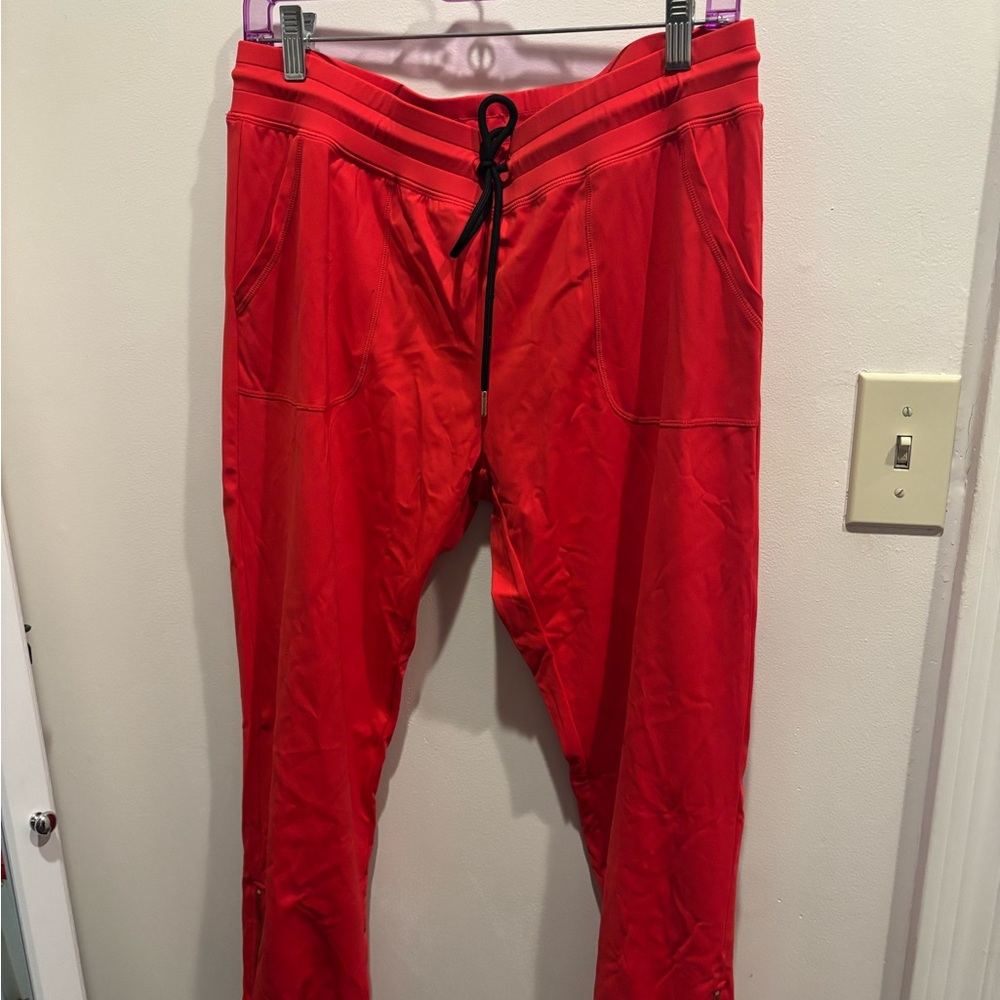 Red Peak Zipper Joggers, short inseam